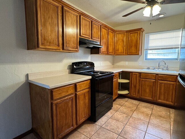 Building Photo - 6954 SW Forest- $200 OFF AT MOVE IN!