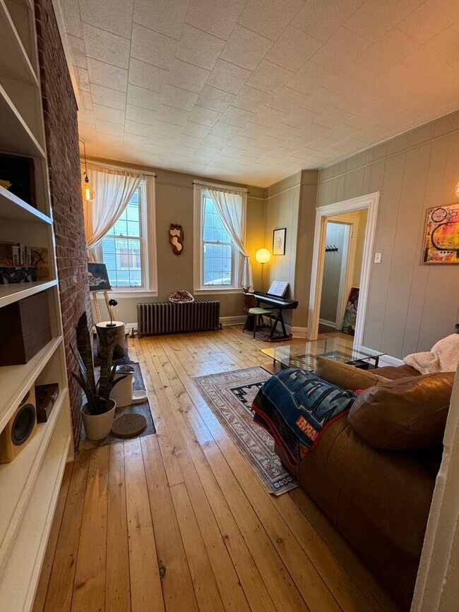 Building Photo - Coming soon! Stylish 3 Bedroom 1.5 Bathroo...