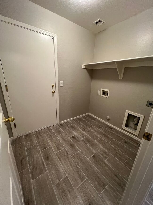 Building Photo - South Phoenix 4 Bed 2 Bath