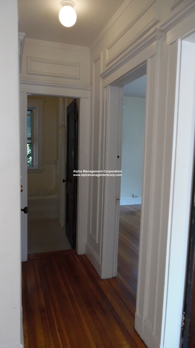 Building Photo - 90 Maple St