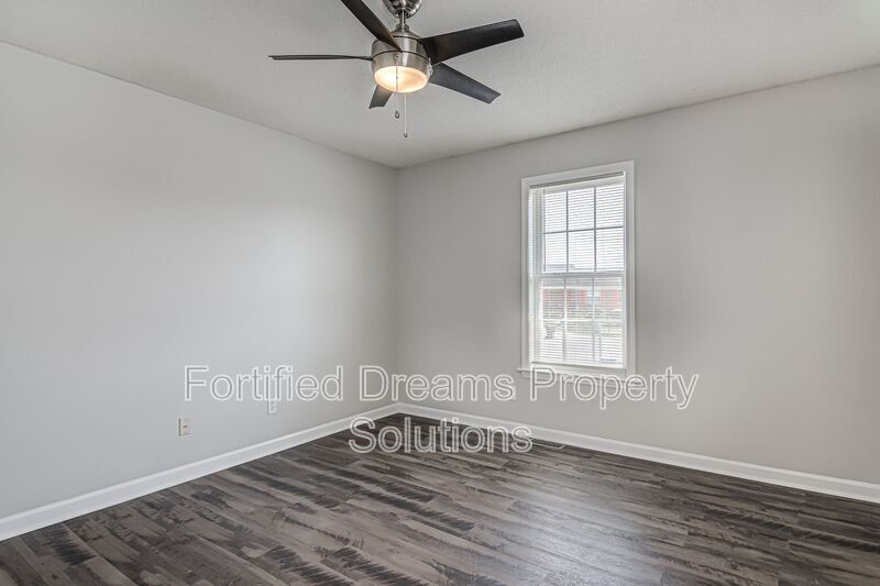 Building Photo - 1904 Blair-Khazan Dr