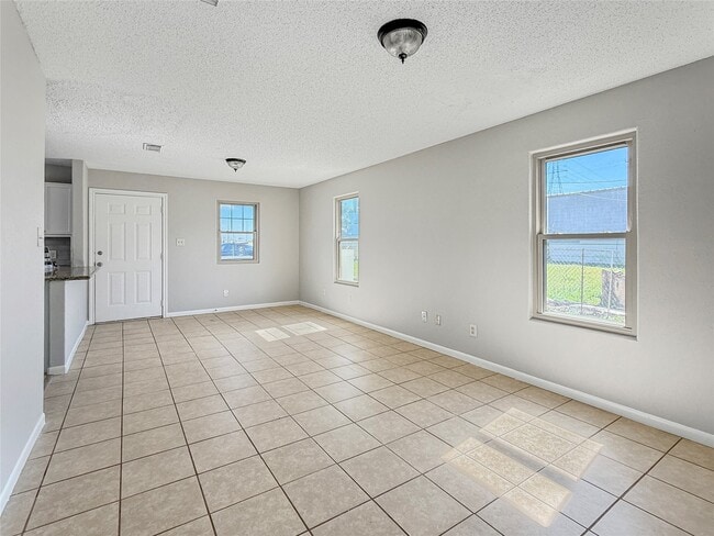 Building Photo - 114 8th St
