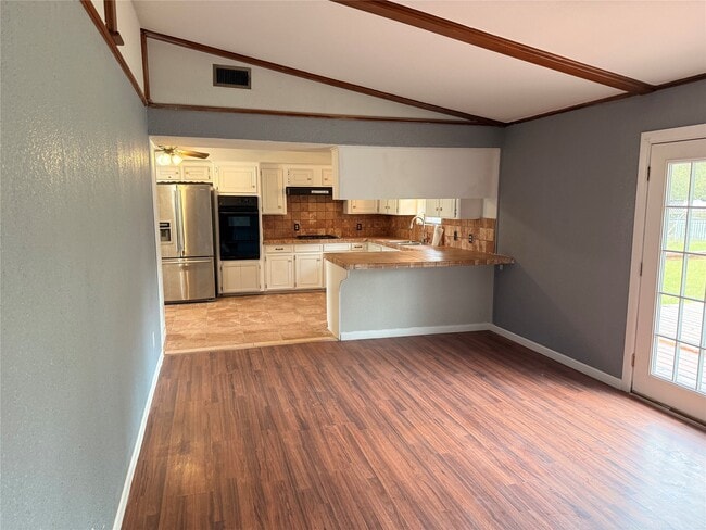 Building Photo - 141 Slade St