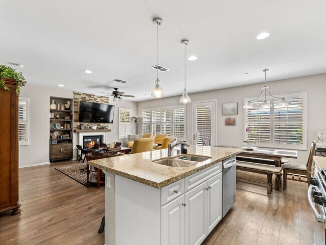Building Photo - 2073 White Alder Ln