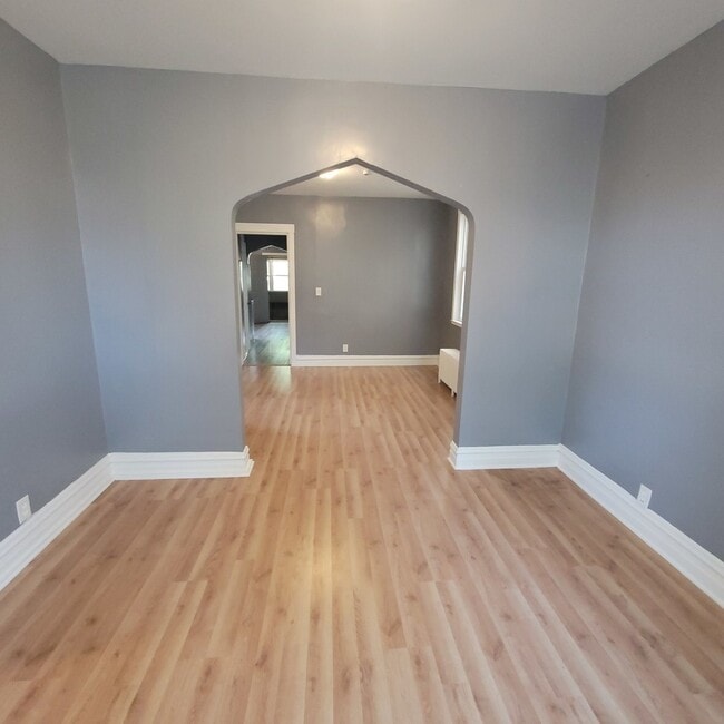 Building Photo - 1323 S 51st Ct