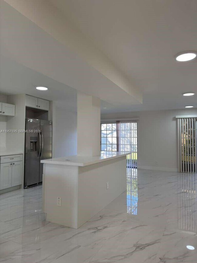 Building Photo - 9719 N New River Canal Rd