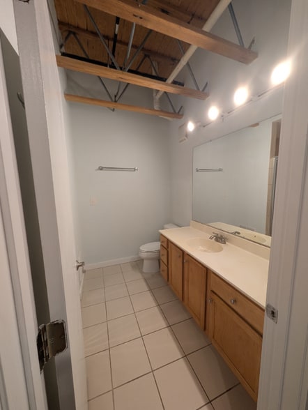 Building Photo - 174 Chester Ave SE