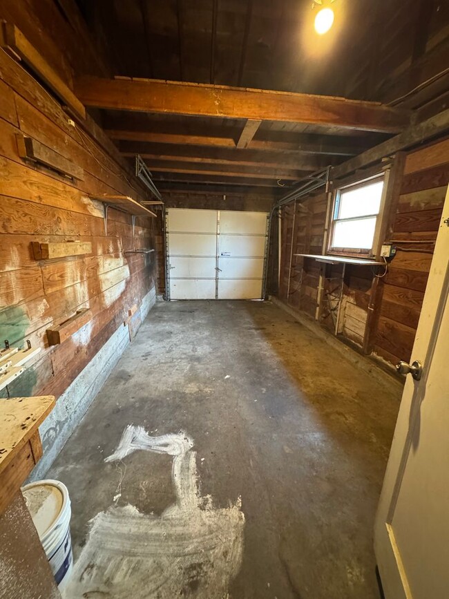 Building Photo - 2 Bedroom ~ 1 Bathroom House in SW Corvallis