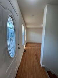 Building Photo - 3 Bedroom 2 bath 2 car garage house