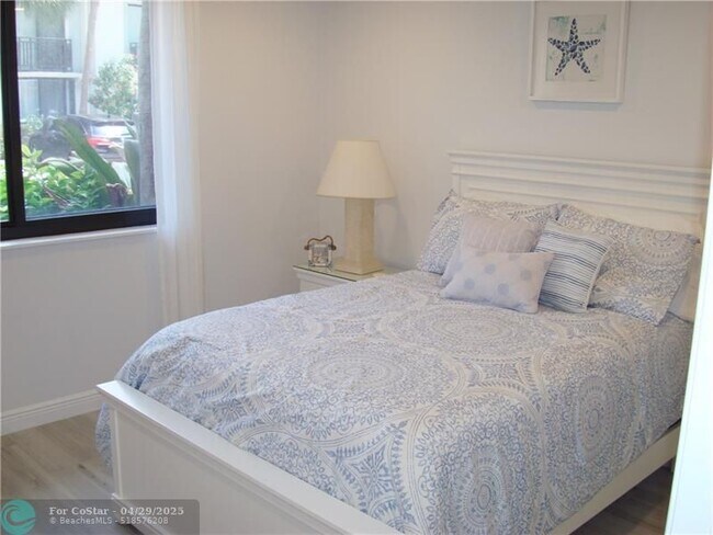 Building Photo - 1556 S Ocean Ln