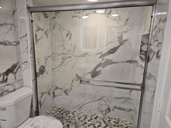 Building Photo - 5 Olive Dr