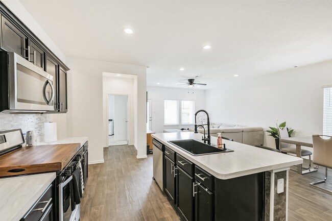 Building Photo - 14793 Hazel Br Dr