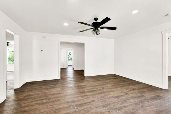 Building Photo - Stunning 3-Bedroom Home with Modern Upgrades in Tulsa