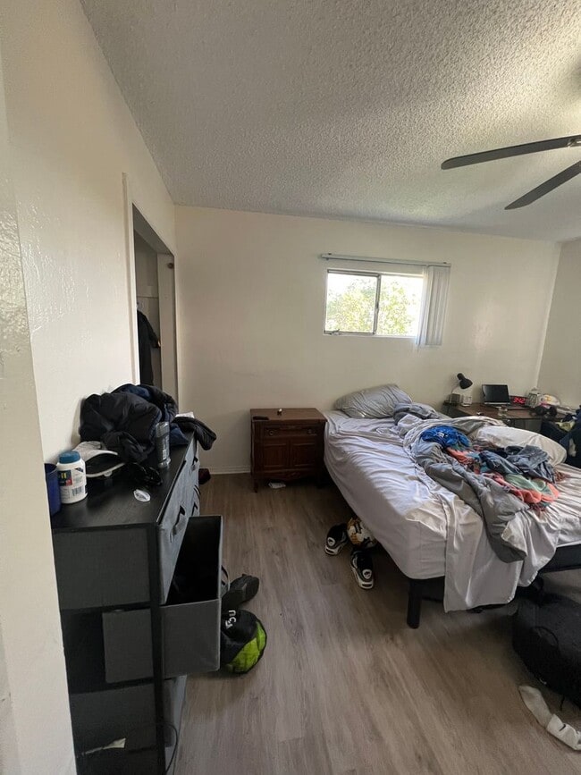 Building Photo - Updated 5 bedroom 3 bathroom house w/ HUGE YARD