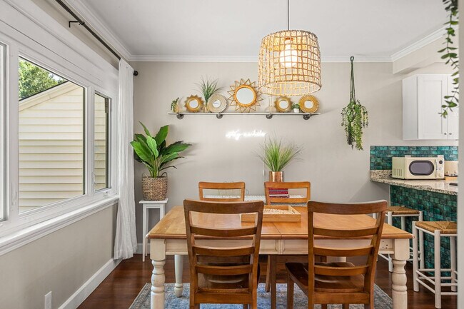 Building Photo - 6 Elwyn Rd