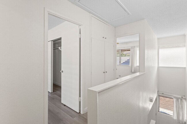 Building Photo - Renovated Tropic Gardens Town House for rent!