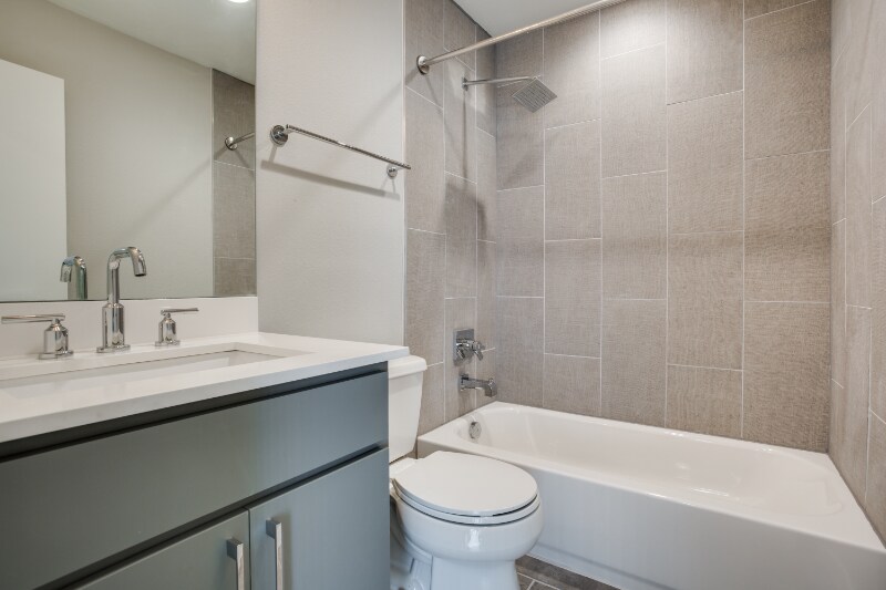 Building Photo - 3328 Cedarplaza Ln