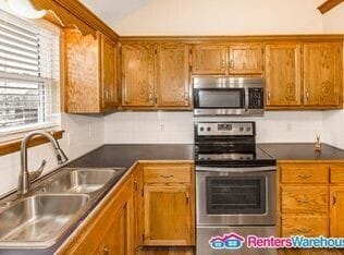 Building Photo - Beautiful 3 bed, 2.5 baths in Kearney. Ava...