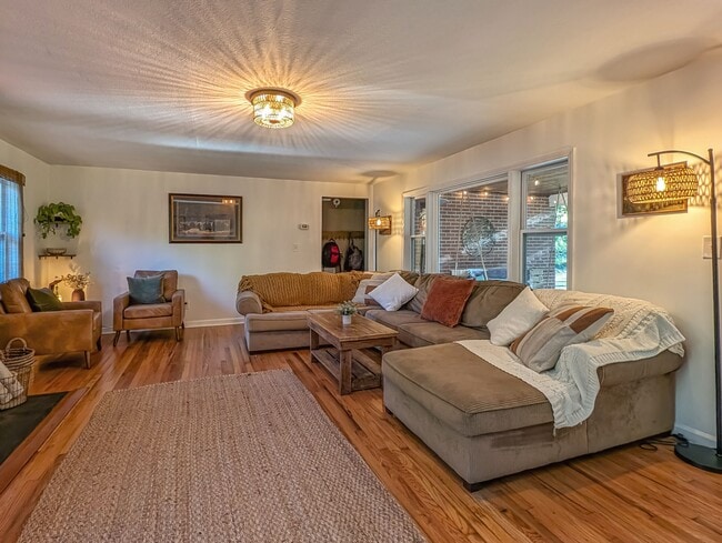 Building Photo - 317 Balsam Dr