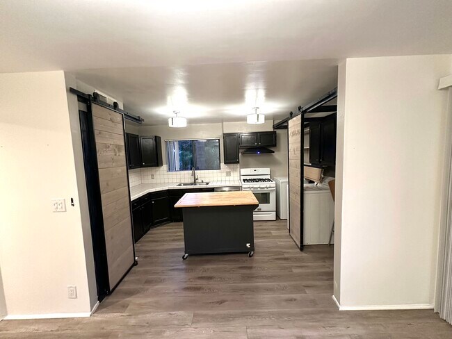 Kitchen area - 5303 Alhama Dr