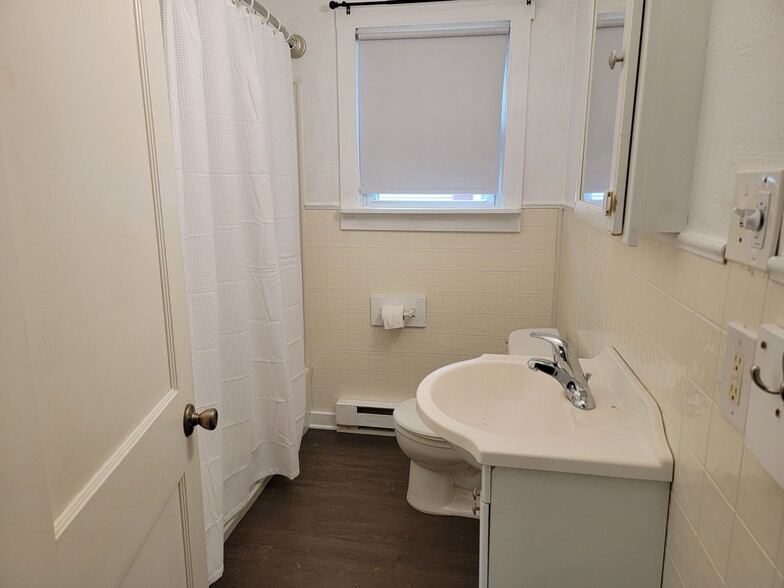 Building Photo - 100 E Elm St