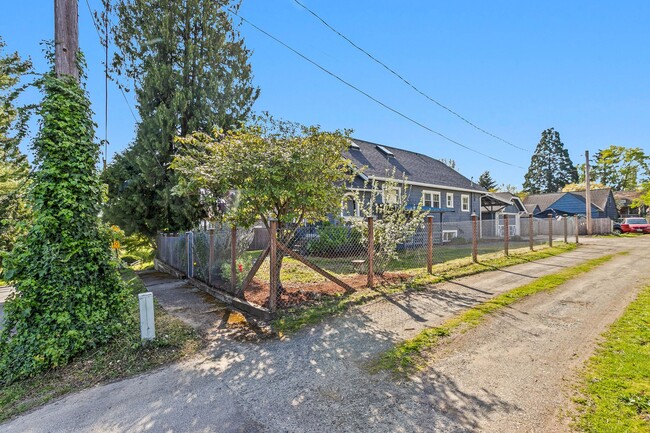 Building Photo - 4bd/2.75ba Seattle Home