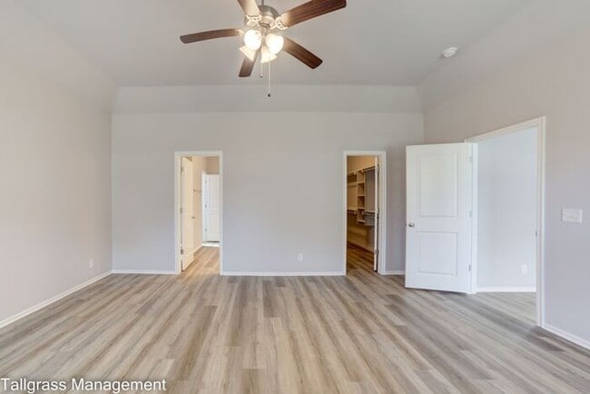 Building Photo - 4/2.5/2 Small New Neighborhood in Broken A...