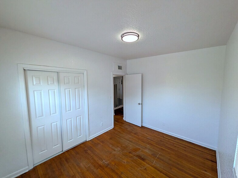 Building Photo - 2648 Dellwood Ave