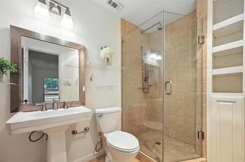 Building Photo - 2733 E Wentwood Dr