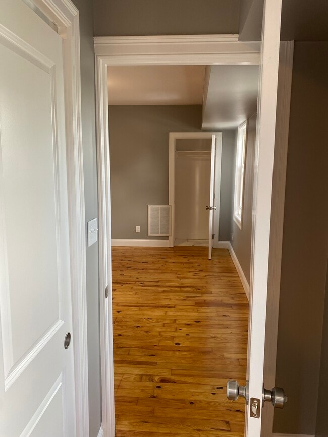 Building Photo - 1190 Plymouth Ave