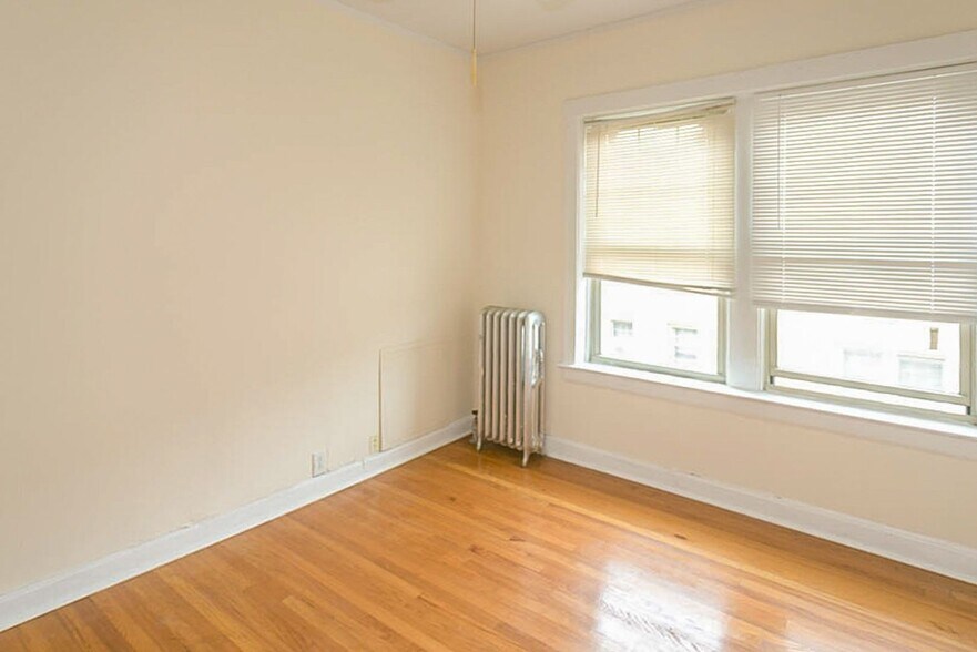 Building Photo - 1954 W Winona St