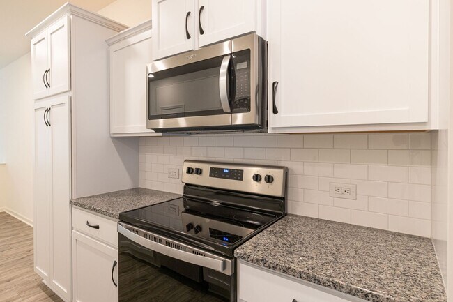 Building Photo - 451 Kinnerton Pl