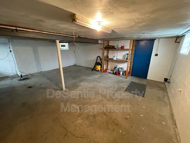 Building Photo - 157 Merritt Ave