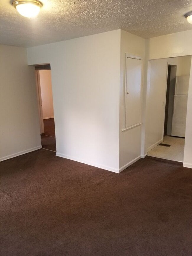 Building Photo - 2 Bedroom with finished basement!!!