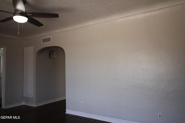 Building Photo - 3315 Sacramento Ave