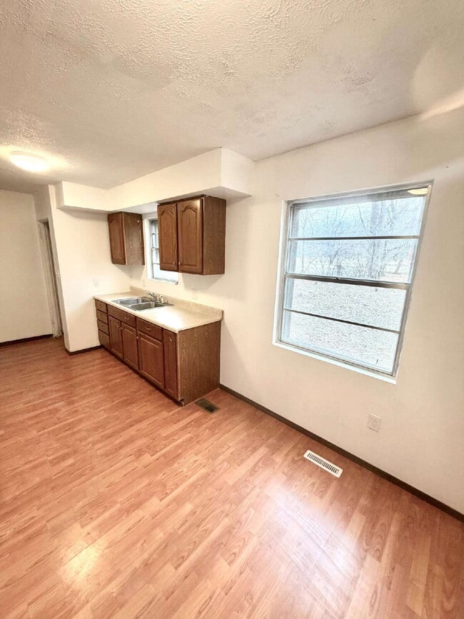 Building Photo - Fully Renovated 3 Bedroom 1 bath Home!