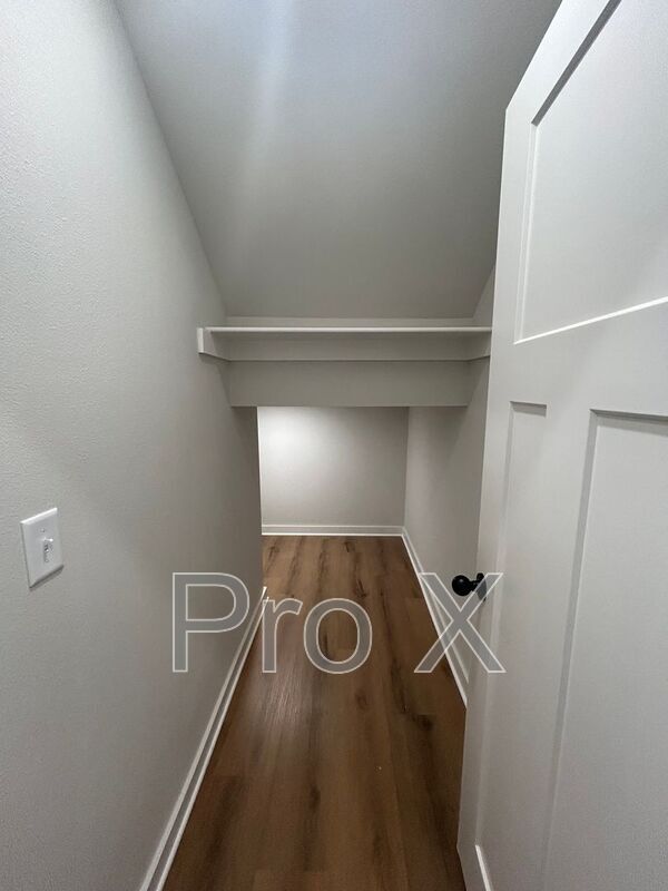 Building Photo - 621 Cosmos St