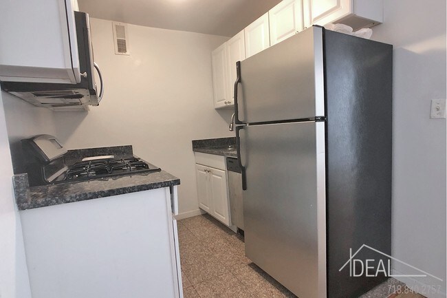 Building Photo - 483 Ocean Parkway #5BR