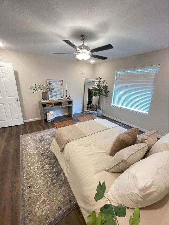 Building Photo - 9279-9281 N Fox Pointe Ct