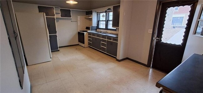 Building Photo - 635 N 22nd St