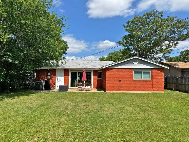 Building Photo - 4 bedrooms in Southwest Wichita Falls For Lease!