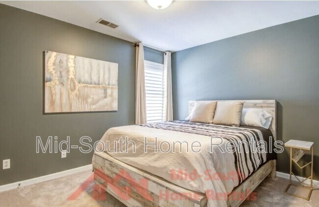 Building Photo - 1228 Island Pl E