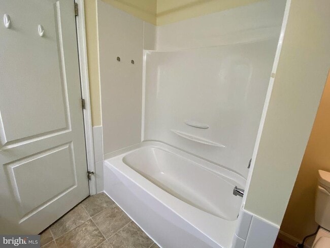 Building Photo - 204 Brecknock Terrace E