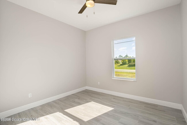 Building Photo - 2281 Ramsdale Dr SE