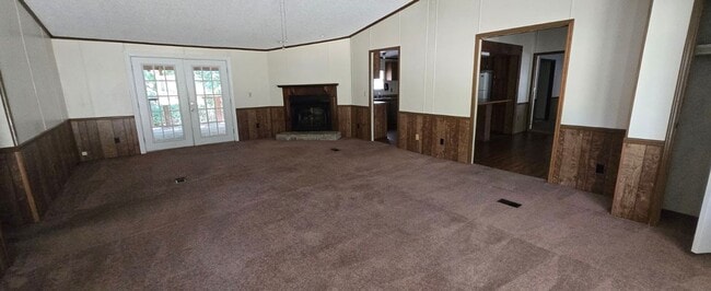 Building Photo - 400 Reneau St