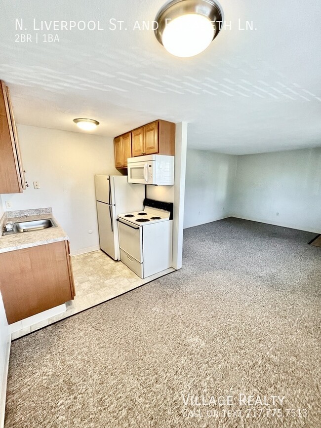 Building Photo - Few Steps! Top floor! Affordable 2-Bed wit...