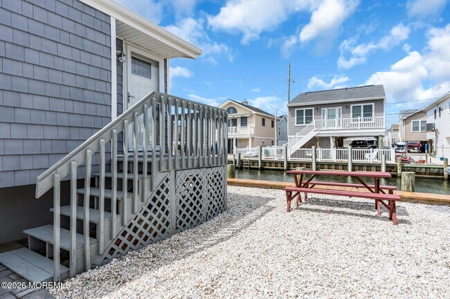 Building Photo - 208 Mallard Ln