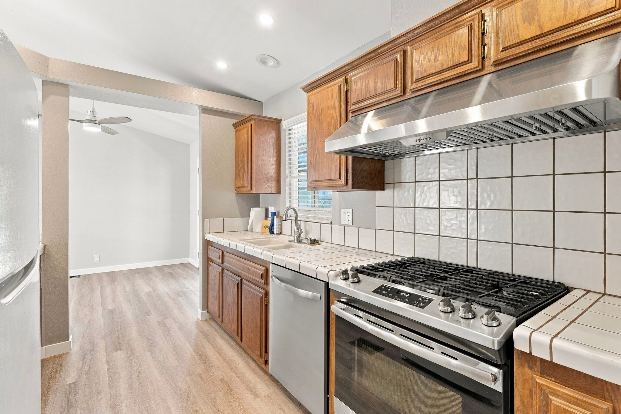 Kitchen - 2010 W San Marcos Blvd