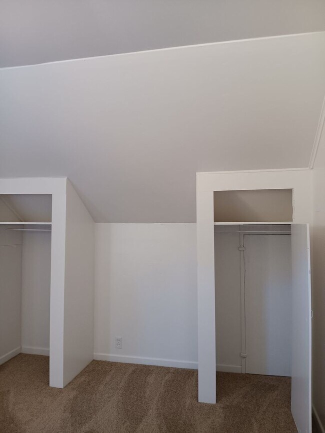 Building Photo - Beautiful Secluded Farmhouse & Shop is Available!