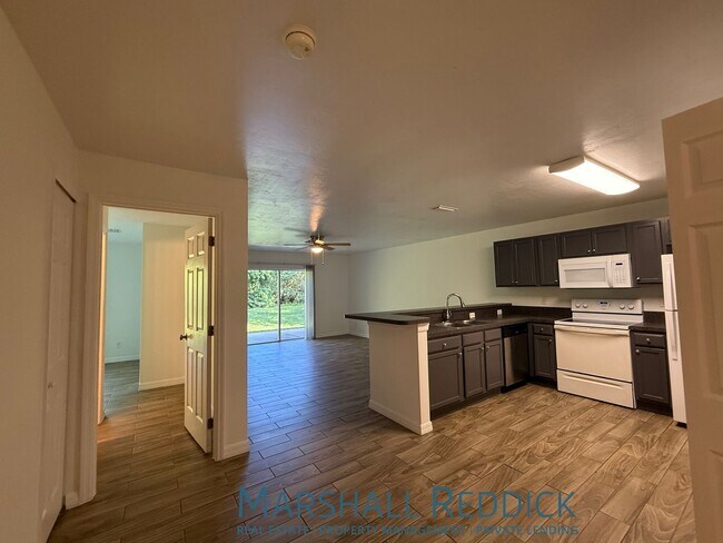 Building Photo - Beautiful wood tile floors! 3 Bed 2 Bath 1...